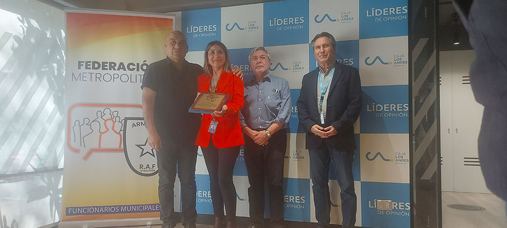 Entrega de galvano a Caja Los Andes